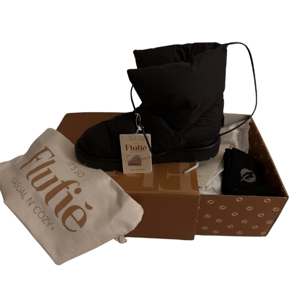 NEW Flufie Classic Jet Black Down Boot - Women's 10